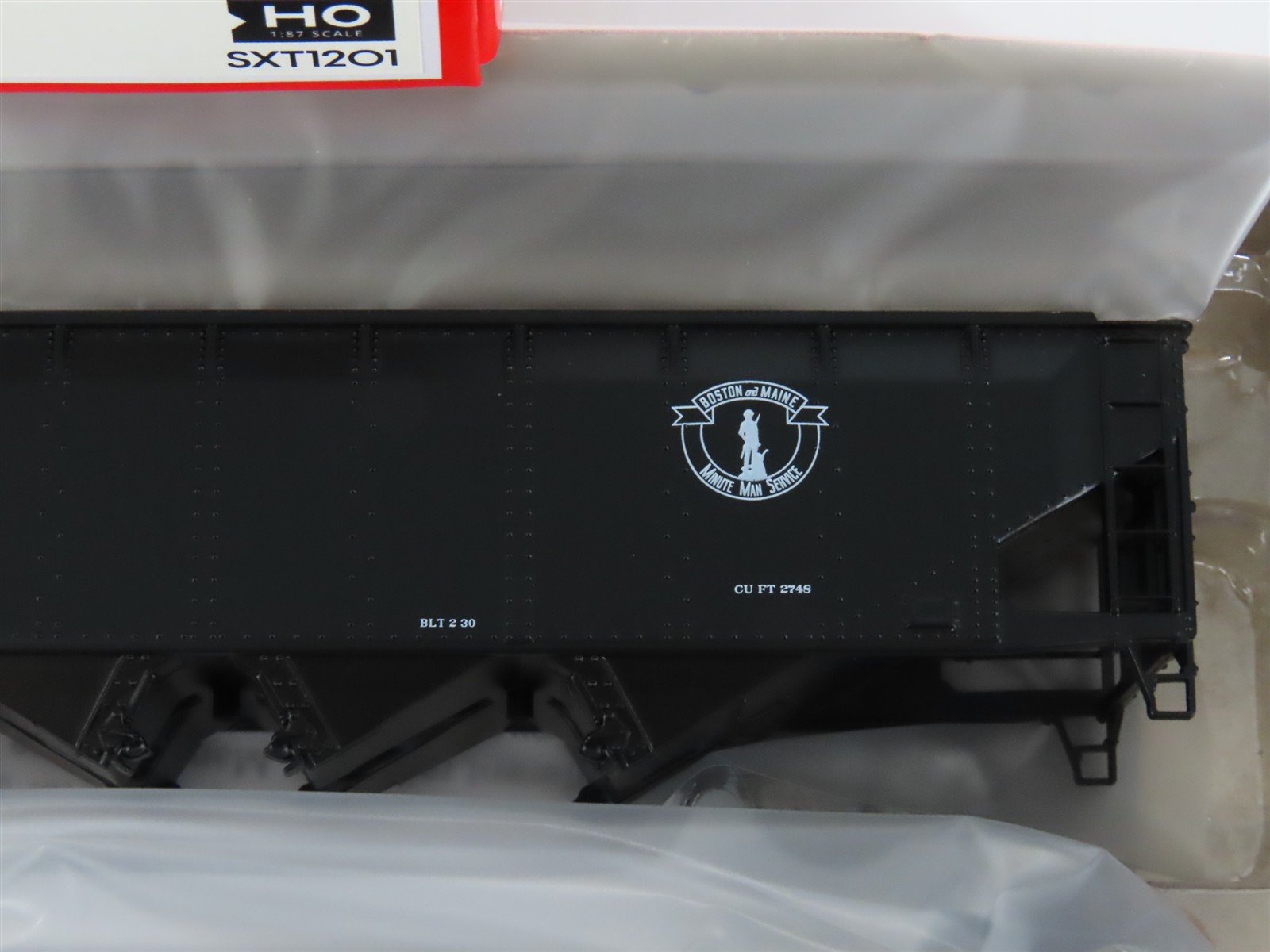 HO Scaletrains Kit Classics SXT1201 BM Boston & Maine 4-Bay Open Hopper #8557