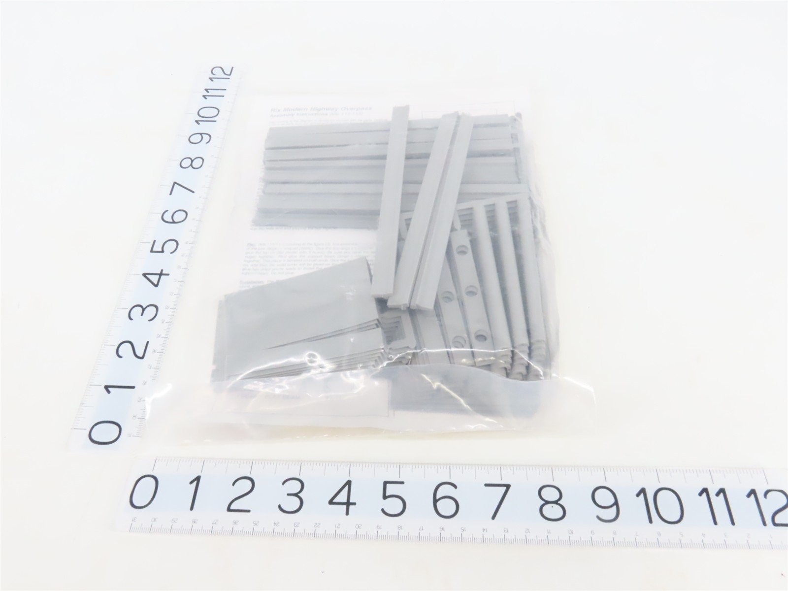 HO Scale Rix Products 628-0113 Modern 150' Highway Overpass Bridge Kit