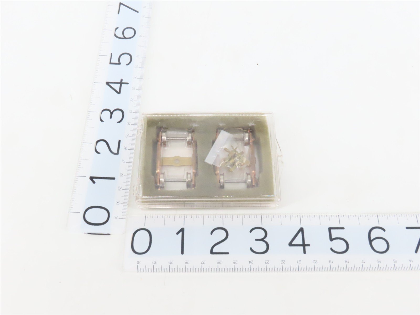 HO Scale BRASS 4-Wheel Passenger Trucks w/ Metal Wheels - 4 Pairs