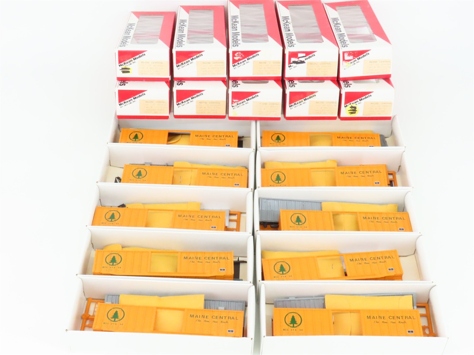 LOT of 10 HO Scale McKean Kit #909 MEC "Pine Tree" 50' OB Steel Box Car #31934