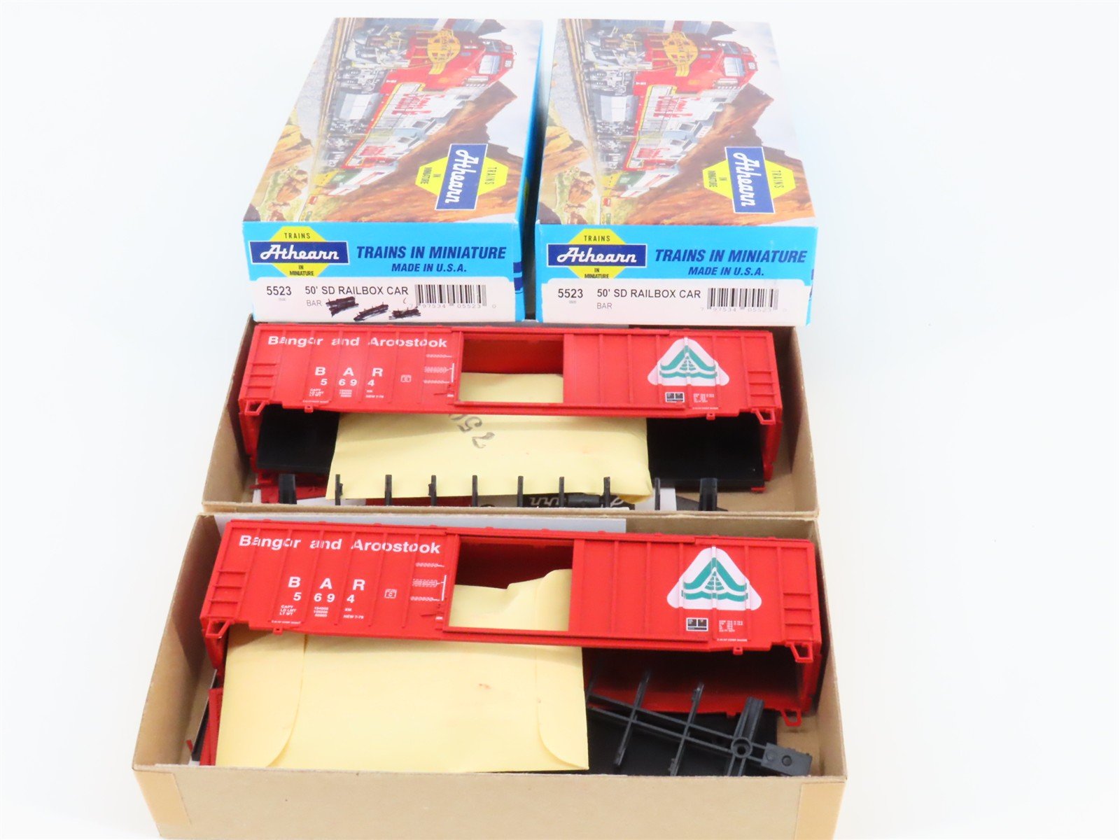 LOT of 2 HO Scale Athearn Kit #5523 BAR Bangor & Aroostook 50' Box Car #5694