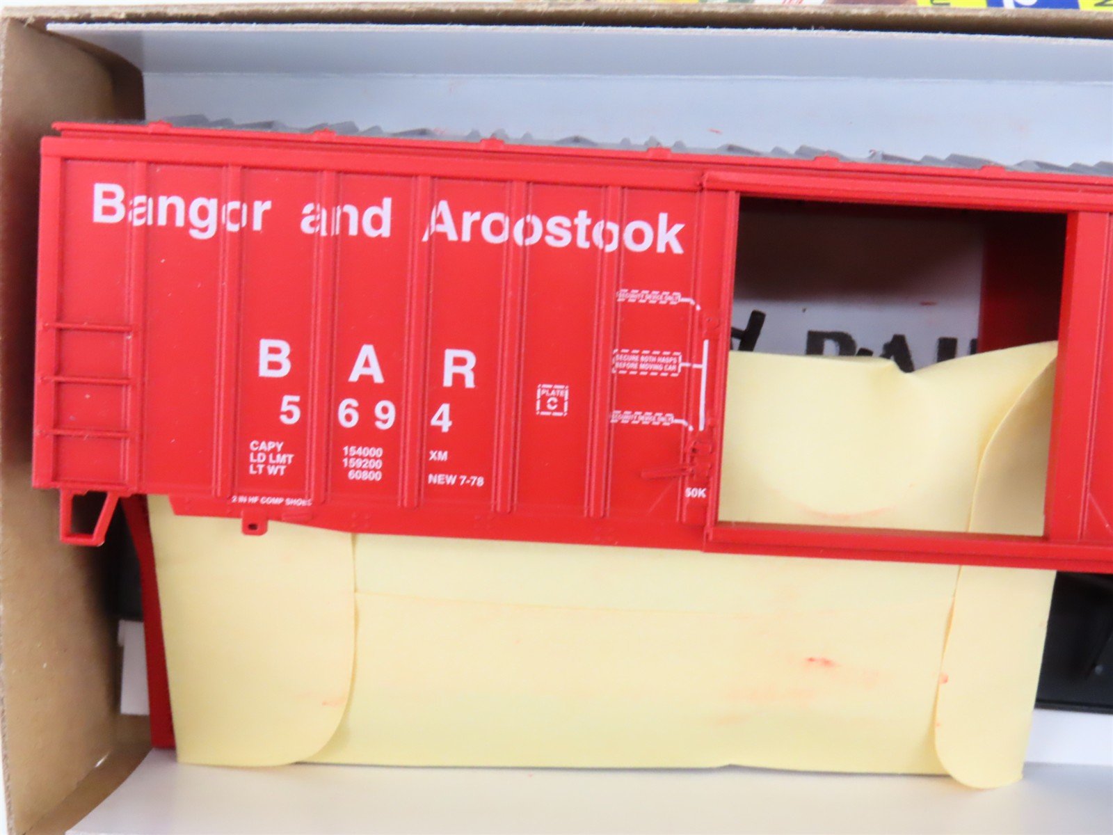 LOT of 2 HO Scale Athearn Kit #5523 BAR Bangor & Aroostook 50' Box Car #5694