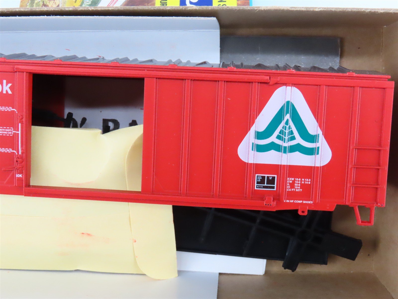 LOT of 2 HO Scale Athearn Kit #5523 BAR Bangor & Aroostook 50' Box Car #5694