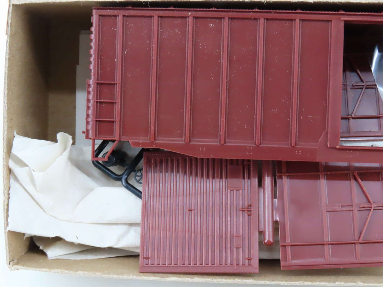 LOT of 6 HO Accurail Kit #5600 Undecorated Brownish Red 50' Ext. Post Box Car