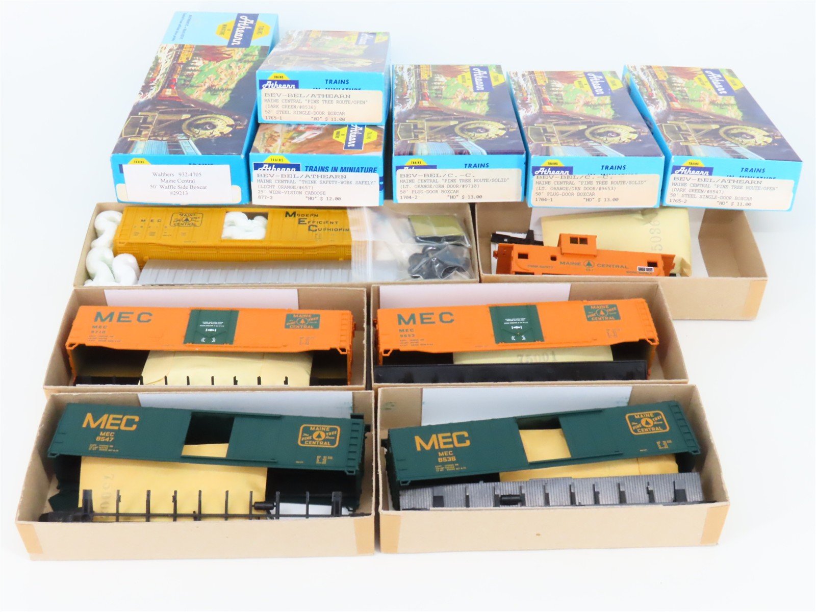 LOT of 6 HO Scale Athearn/Bev-Bel & Walthers Kits MEC EV Caboose & 50' Box Cars