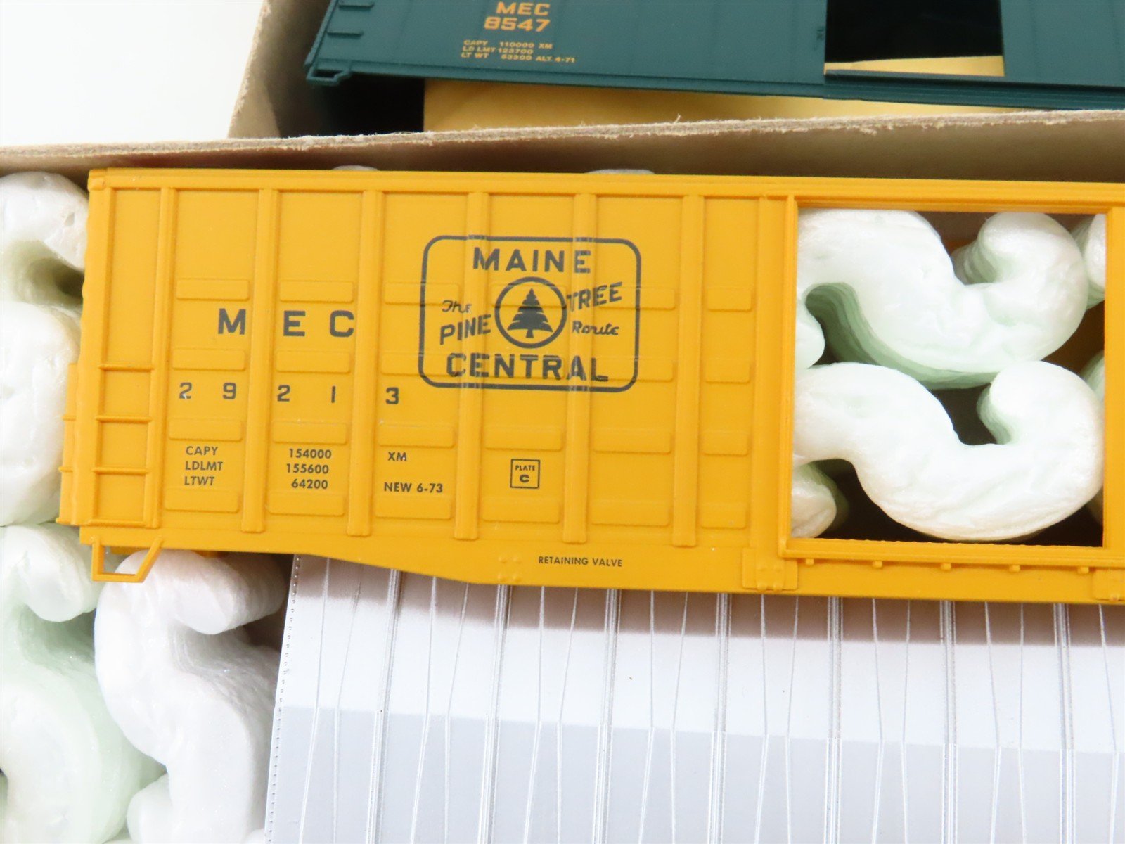 LOT of 6 HO Scale Athearn/Bev-Bel & Walthers Kits MEC EV Caboose & 50' Box Cars