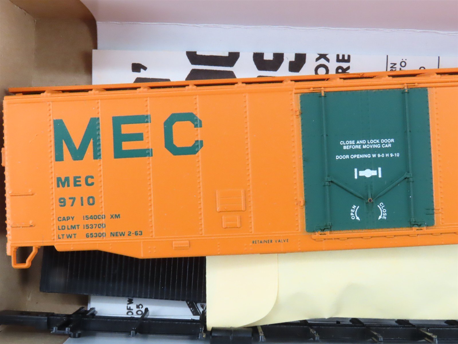 LOT of 6 HO Scale Athearn/Bev-Bel & Walthers Kits MEC EV Caboose & 50' Box Cars