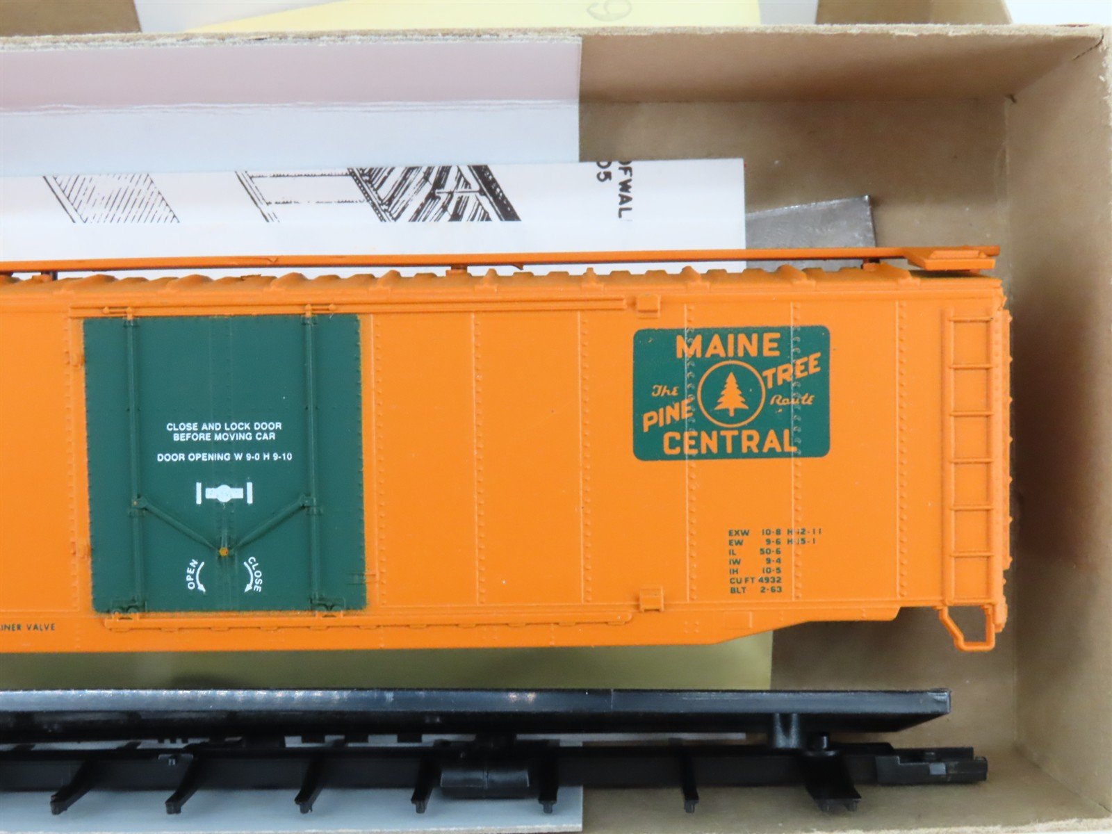 LOT of 6 HO Scale Athearn/Bev-Bel & Walthers Kits MEC EV Caboose & 50' Box Cars