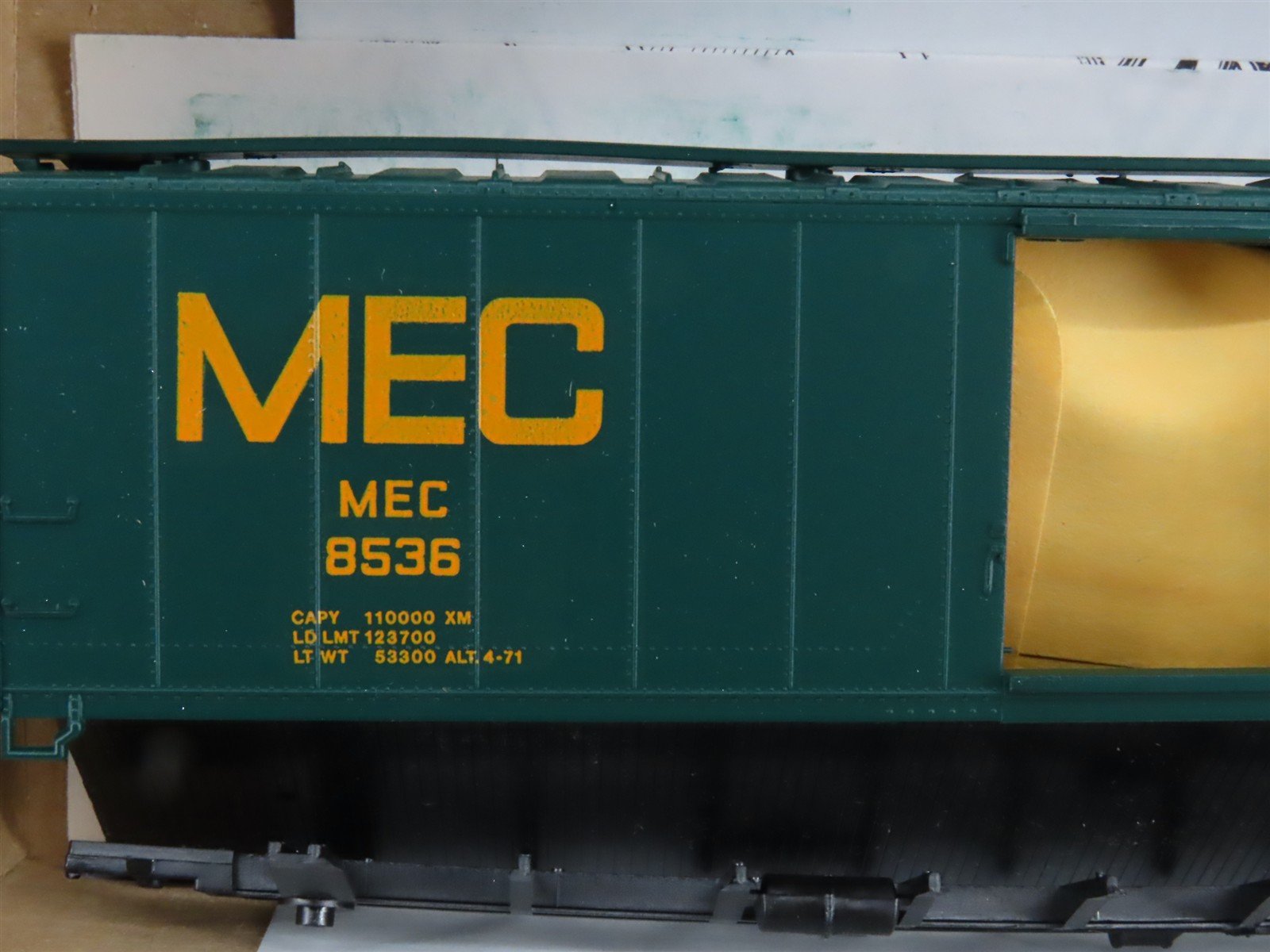 LOT of 6 HO Scale Athearn/Bev-Bel & Walthers Kits MEC EV Caboose & 50' Box Cars