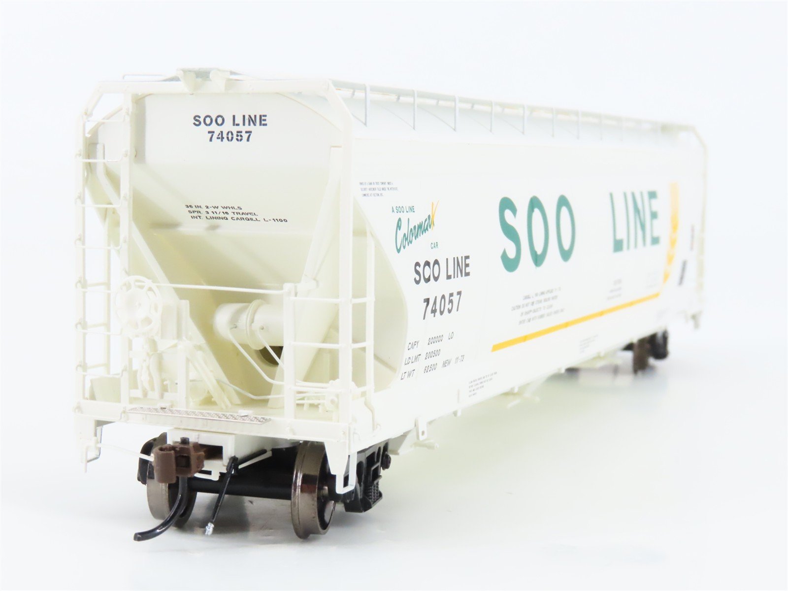 LOT of 2 HO Scale Athearn Genesis SOO Line 3-Bay Covered Hoppers