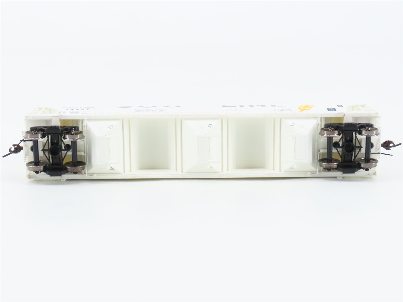 LOT of 2 HO Scale Athearn Genesis SOO Line 3-Bay Covered Hoppers