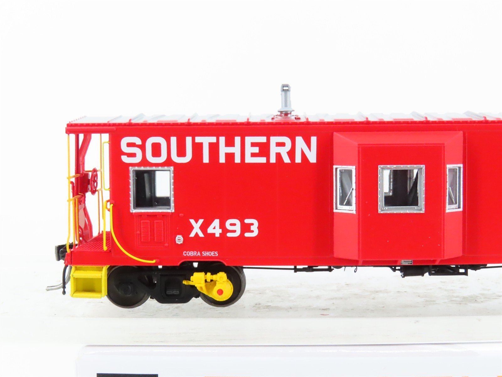 HO Scale Tangent 60610-02 SOU Southern Railway Bay Window Caboose #X493