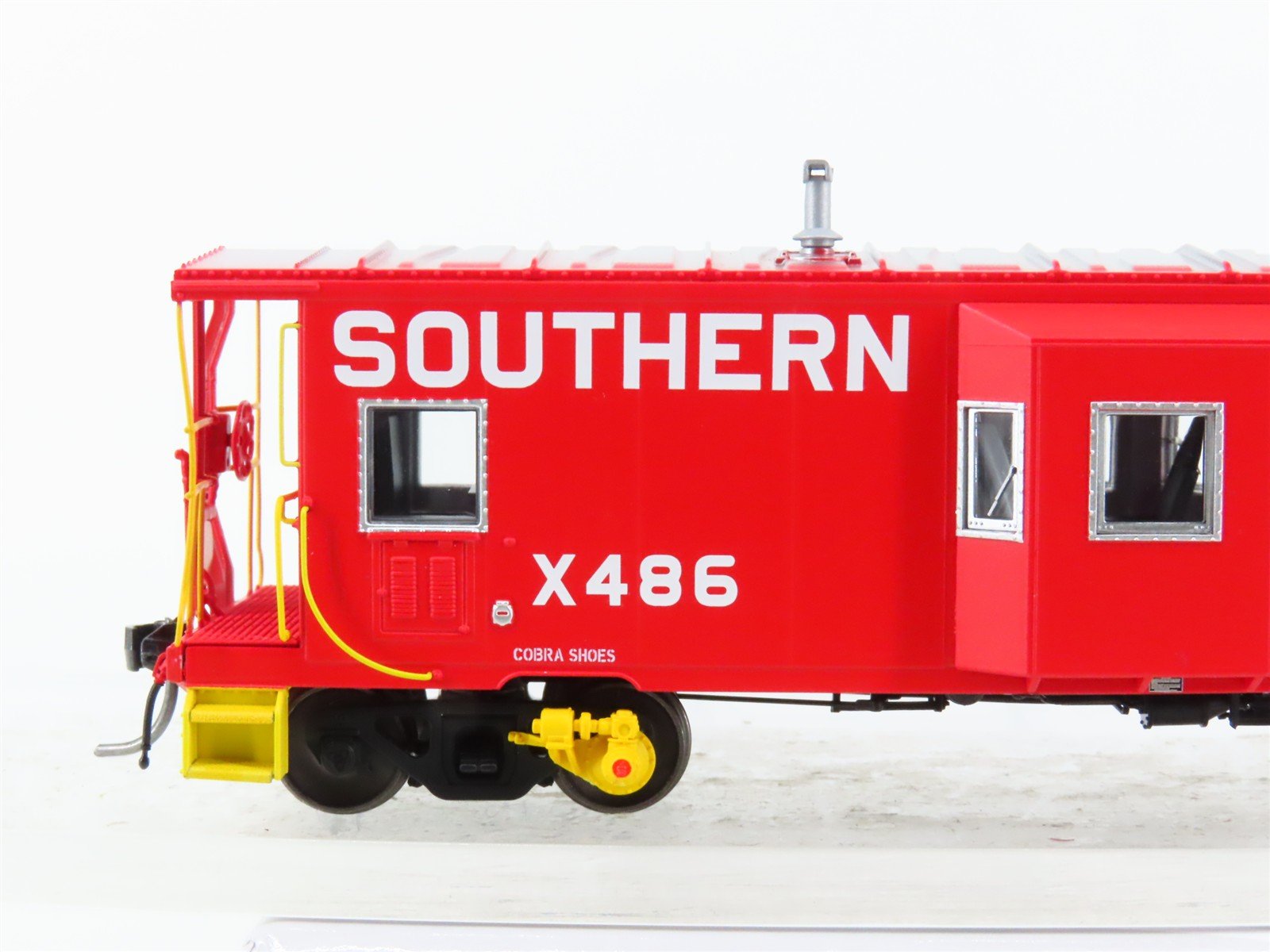 HO Scale Tangent 60610-01 SOU Southern Railway Bay Window Caboose #X486