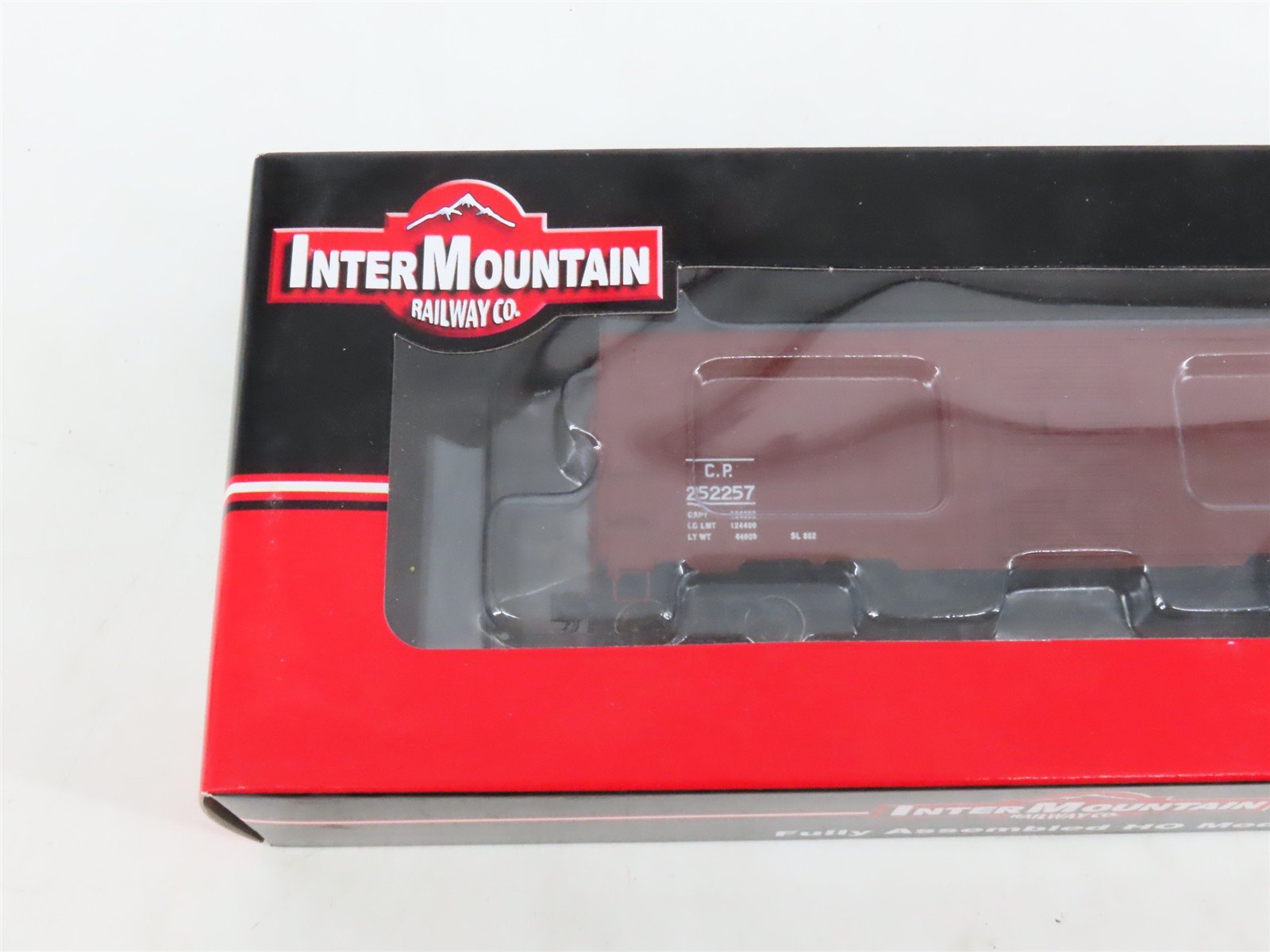 LOT of 2 HO Scale InterMountain CP Canadian Pacific Railway Single Door Box Cars