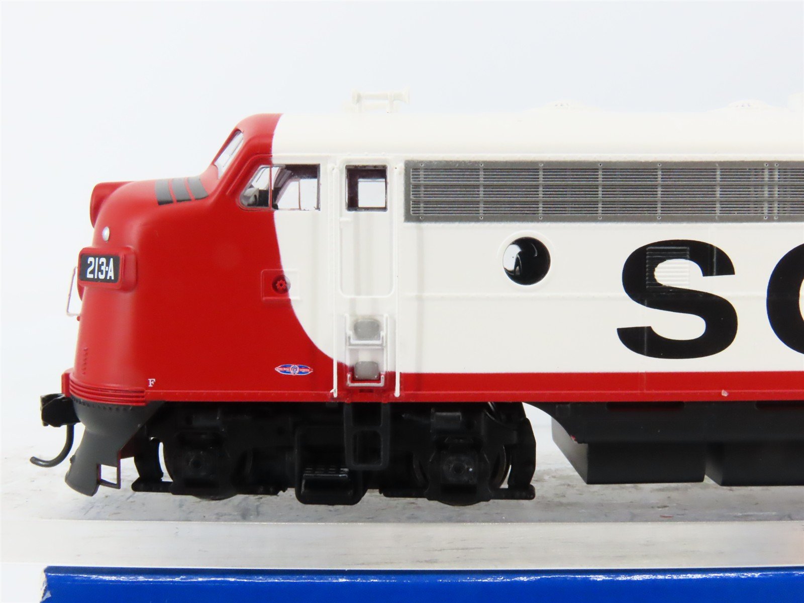 HO Walthers Mainline 910-19981 SOO Line F7A Diesel Loco #213-A w/ DCC & Sound