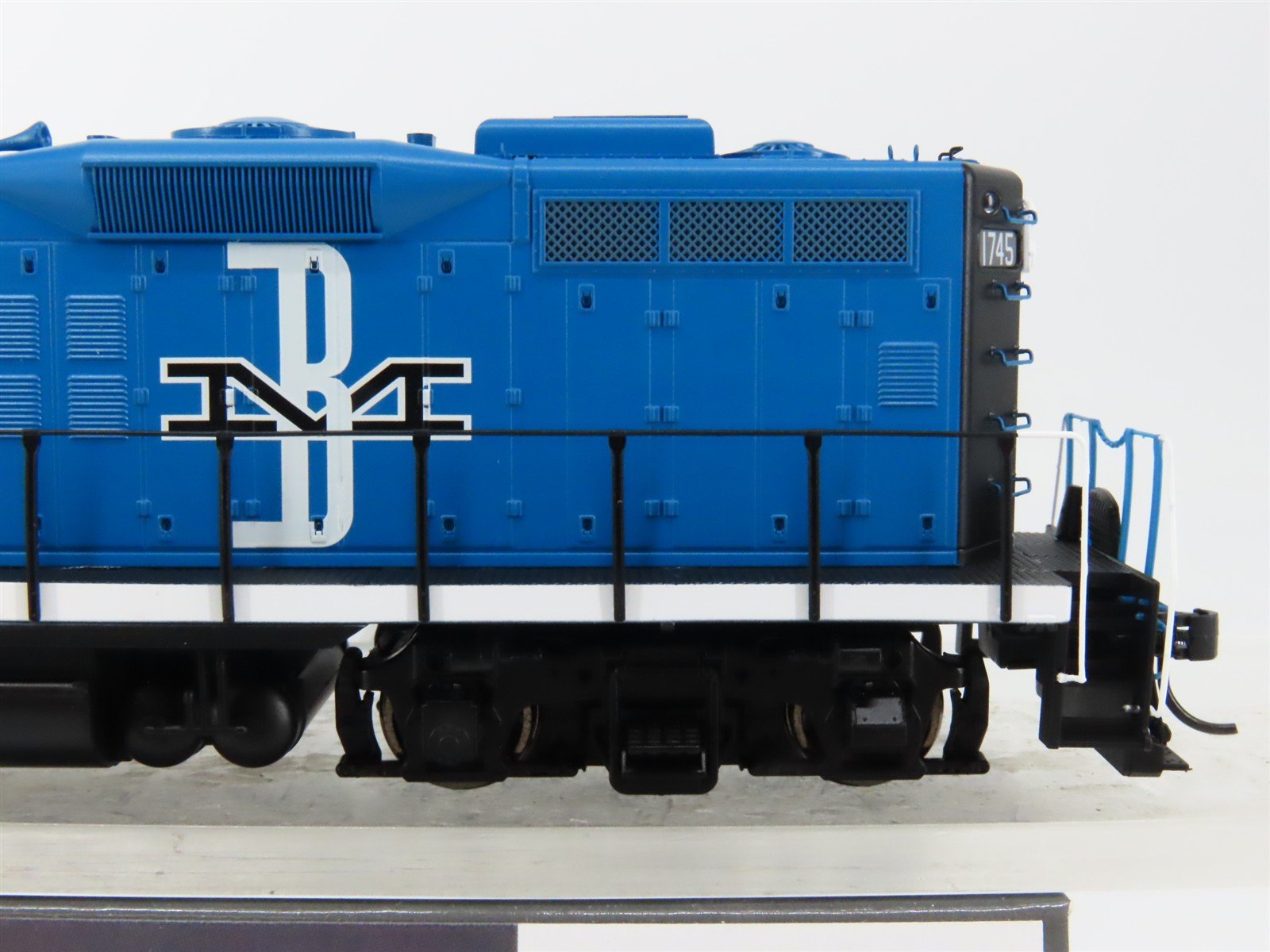 HO Walthers Proto 920-42801 B&M Boston & Maine GP9 Diesel #1745 wDCC & Sound