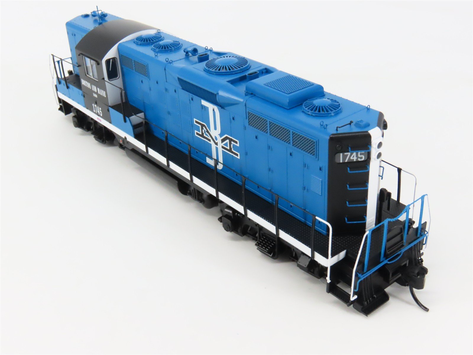 HO Walthers Proto 920-42801 B&M Boston & Maine GP9 Diesel #1745 wDCC & Sound