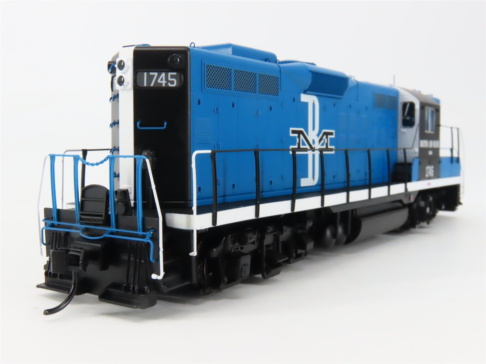 HO Walthers Proto 920-42801 B&M Boston & Maine GP9 Diesel #1745 wDCC & Sound