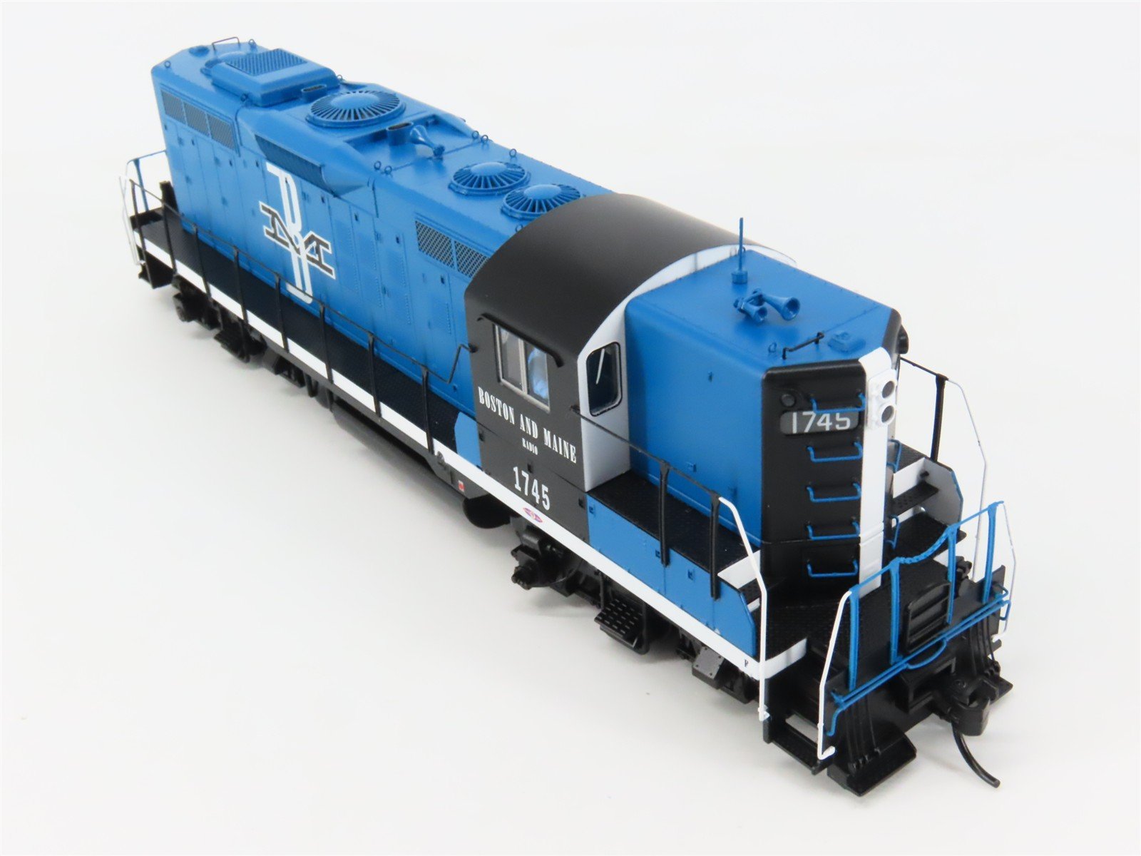 HO Walthers Proto 920-42801 B&M Boston & Maine GP9 Diesel #1745 wDCC & Sound