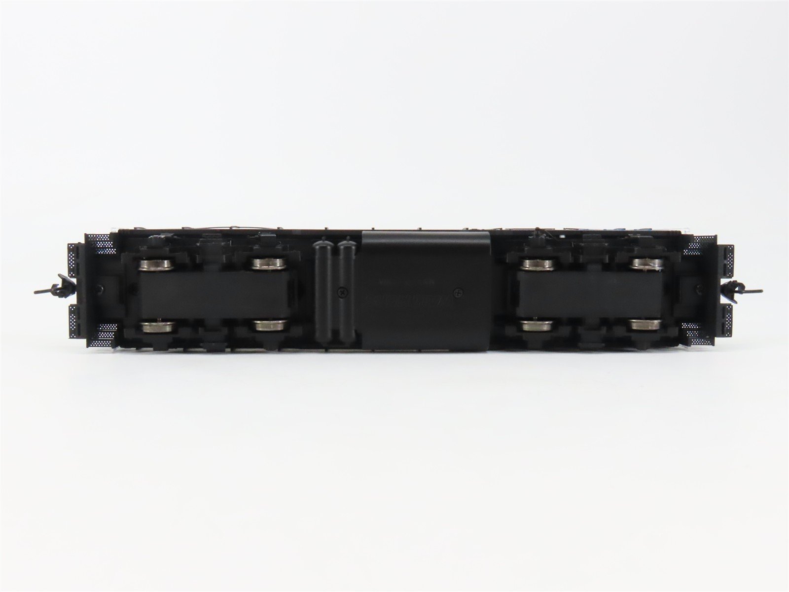 HO Walthers Proto 920-42801 B&M Boston & Maine GP9 Diesel #1745 wDCC & Sound