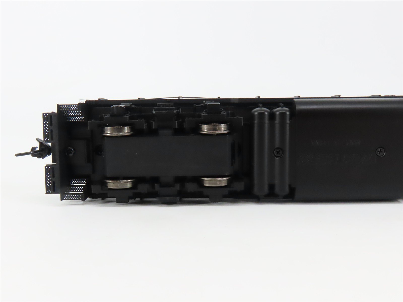 HO Walthers Proto 920-42801 B&M Boston & Maine GP9 Diesel #1745 wDCC & Sound