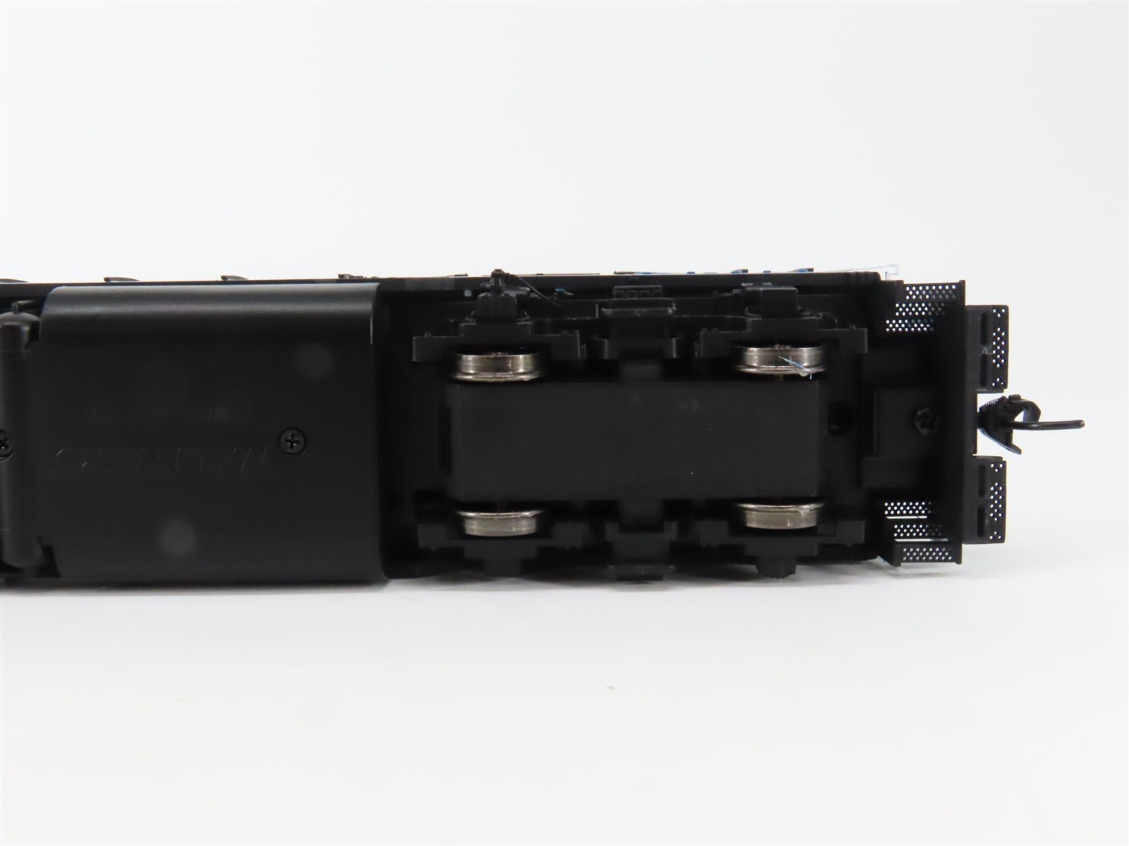 HO Walthers Proto 920-42801 B&M Boston & Maine GP9 Diesel #1745 wDCC & Sound