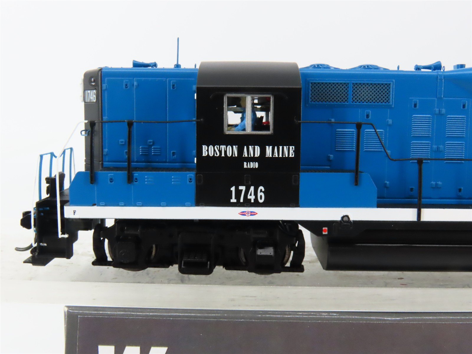 HO Walthers Proto 920-42802 B&M Boston & Maine GP9 Diesel #1746 wDCC & Sound
