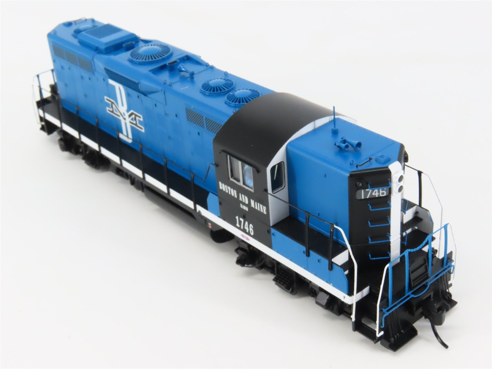 HO Walthers Proto 920-42802 B&M Boston & Maine GP9 Diesel #1746 wDCC & Sound