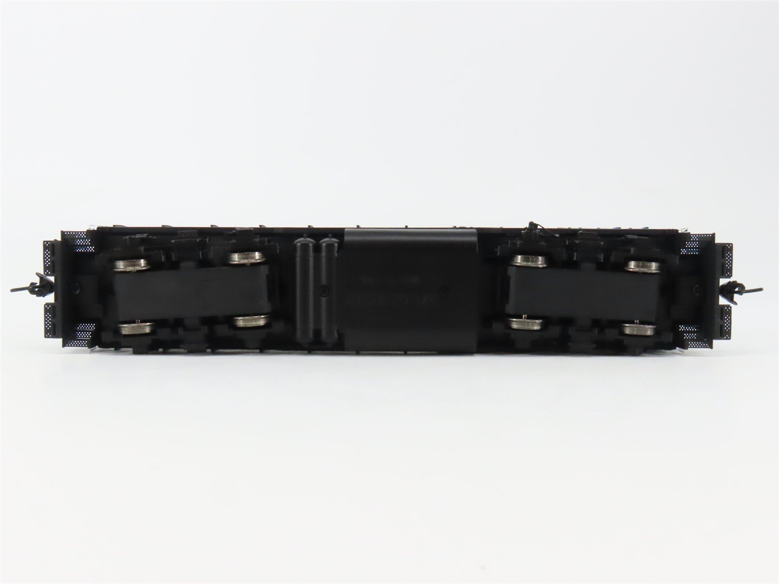 HO Walthers Proto 920-42802 B&M Boston & Maine GP9 Diesel #1746 wDCC & Sound