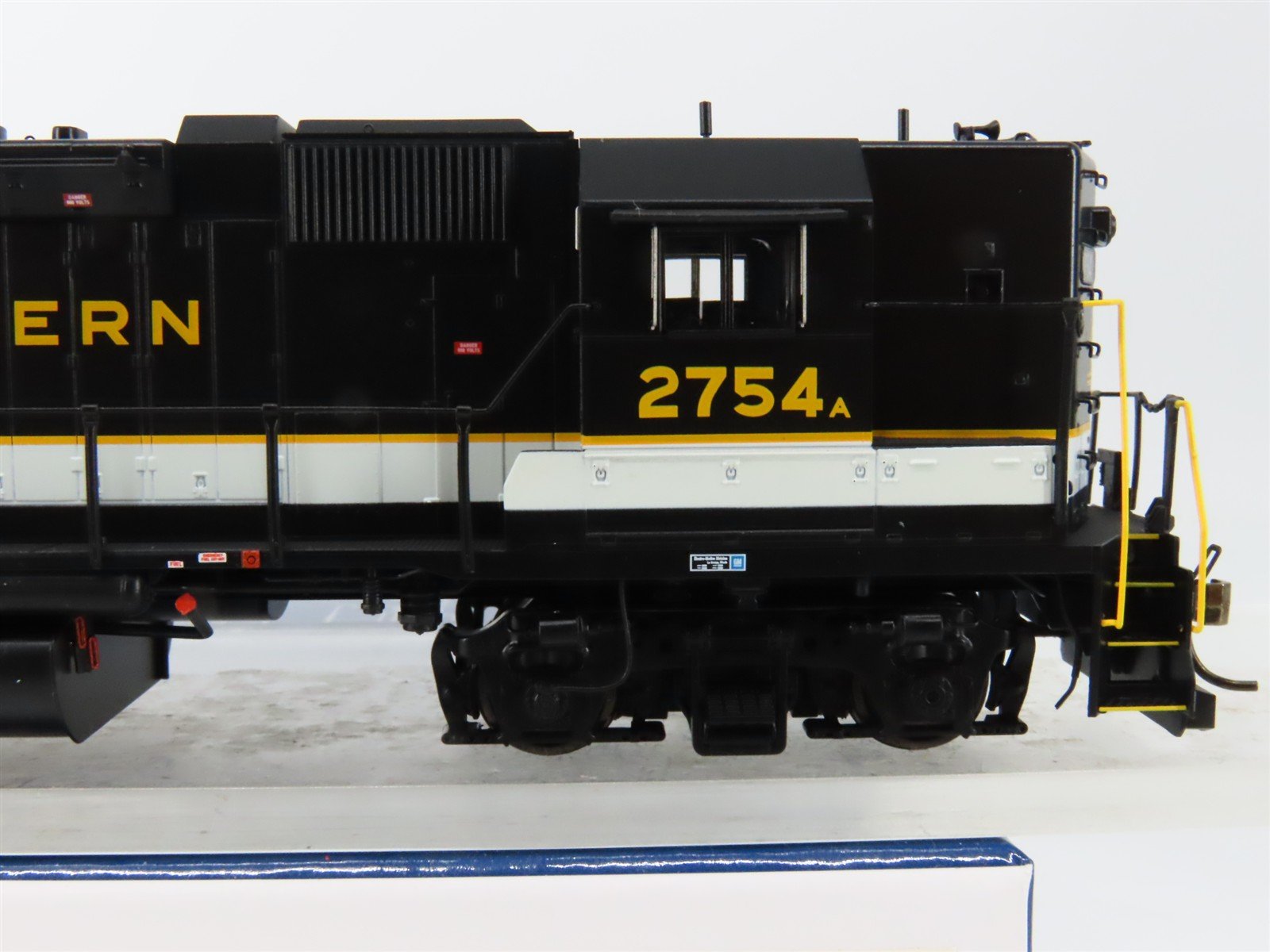 HO Scale Rapido 38513 Southern GP38 Diesel Locomotive #2754 wDCC & Sound