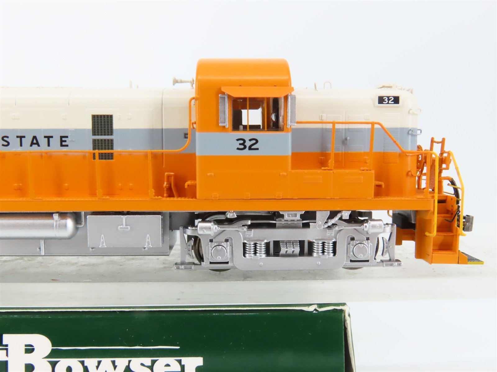 HO Scale Bowser 25284 Interstate RS3 Diesel Locomotive #32 wDCC & Sound