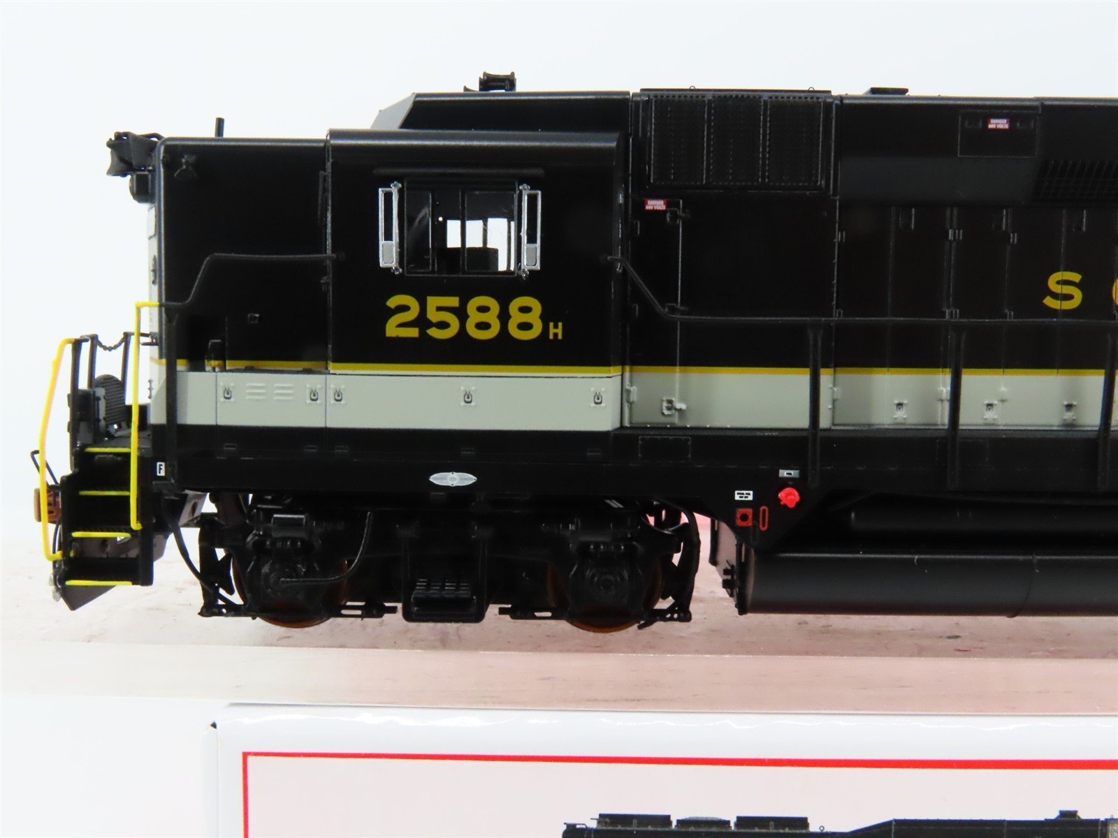 HO Scaletrains.com SXT39241 Southern GP30 Diesel Loco #2588 wDCC & Sound