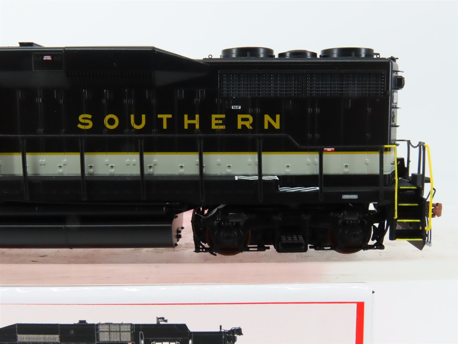 HO Scaletrains.com SXT39243 Southern GP30 Diesel Loco #2592 wDCC & Sound
