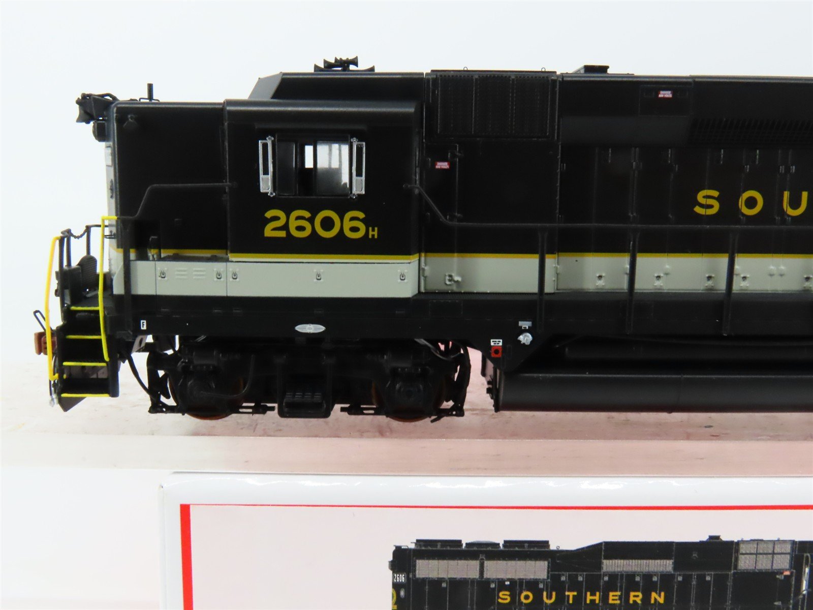 HO Scaletrains.com SXT39247 Southern GP30 Diesel Loco #2606 wDCC & Sound