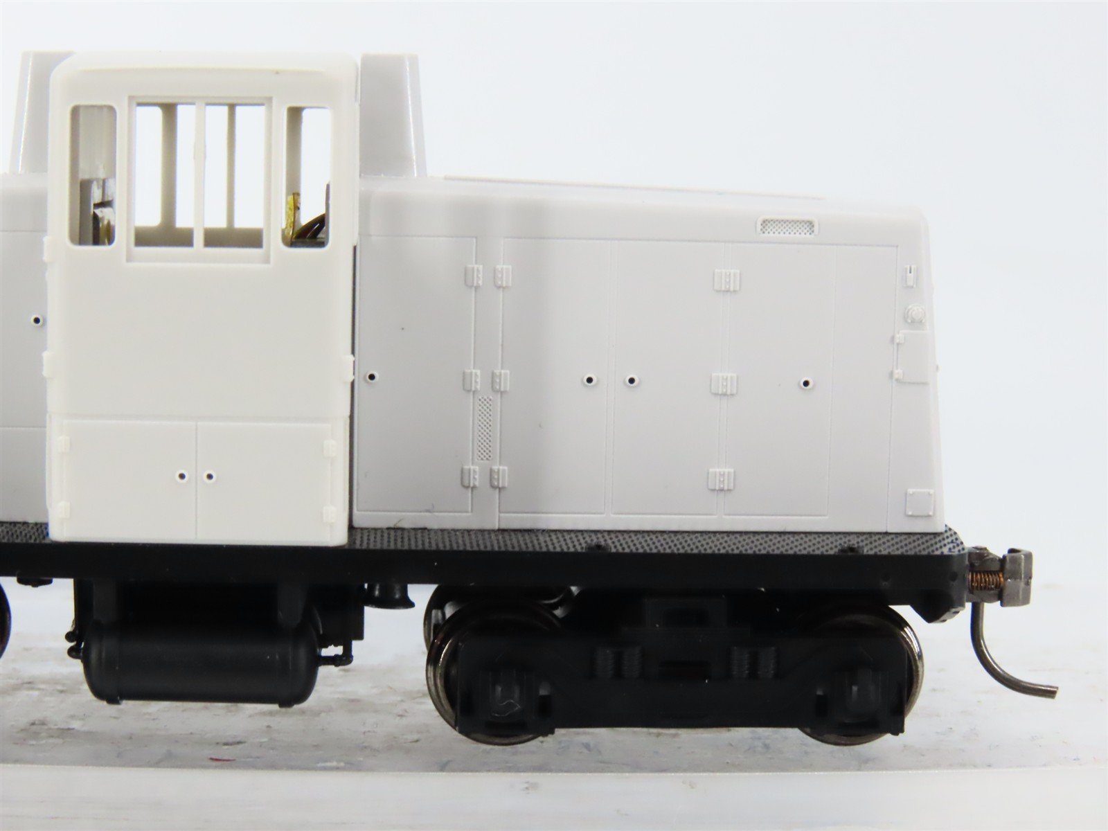 HO Scale Rapido 48598 Undecorated GE 44-Tonner Diesel Loco w/DCC & Sound