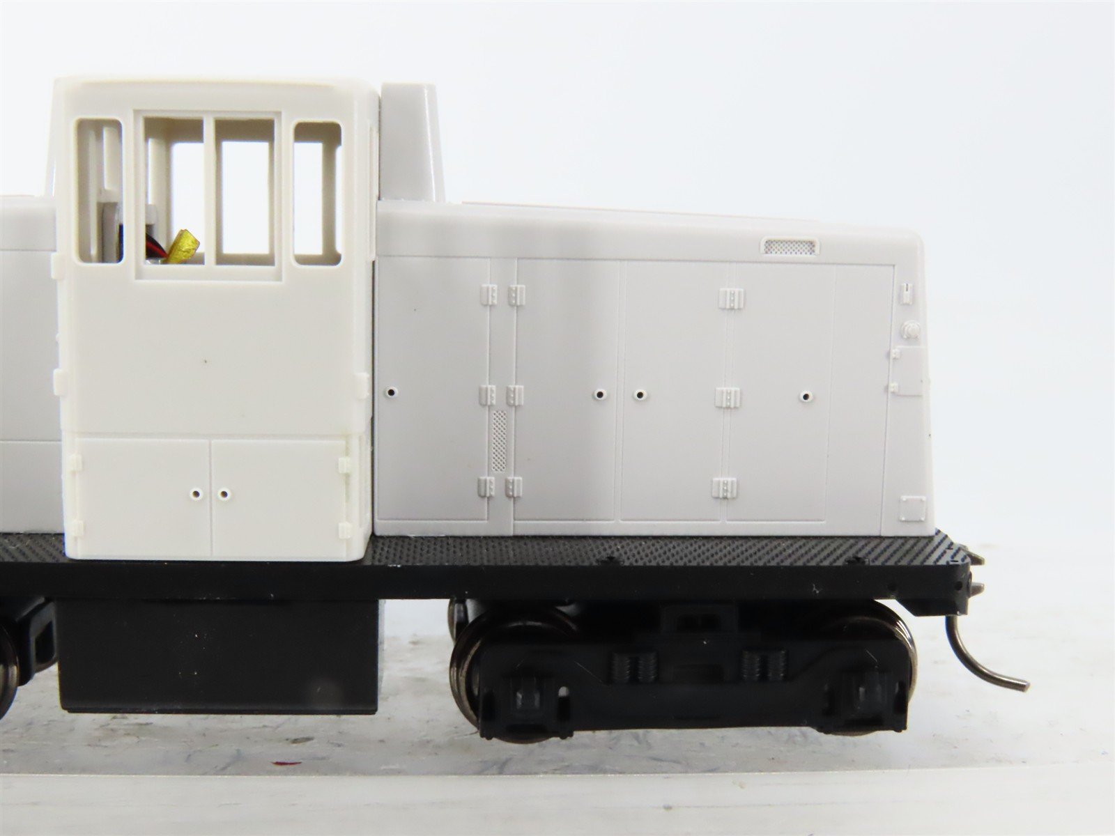 HO Scale Rapido 48598 Undecorated GE 44-Tonner Diesel Loco w/DCC & Sound