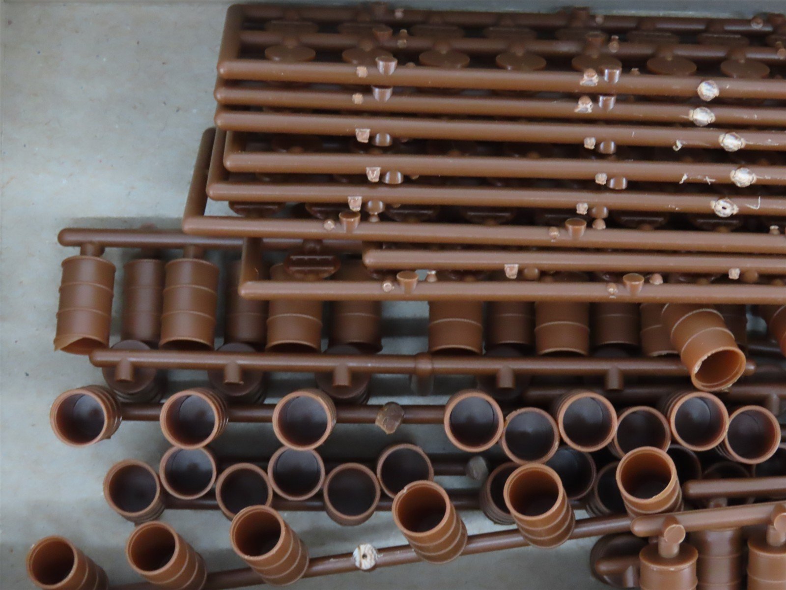 HO Scale Tichy 8212 55 Gal Drums w/Steel & Wood Lids Kit