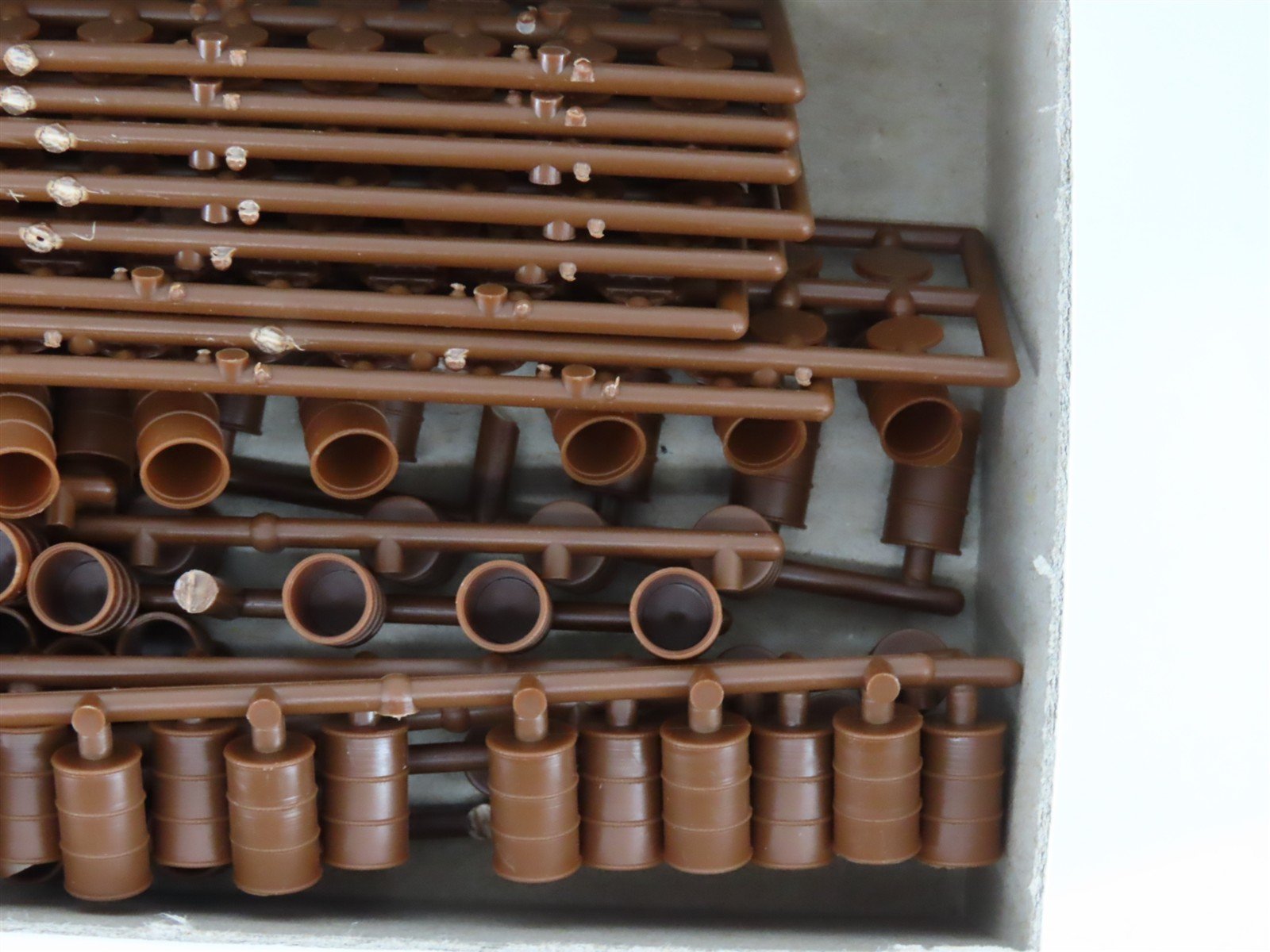 HO Scale Tichy 8212 55 Gal Drums w/Steel & Wood Lids Kit