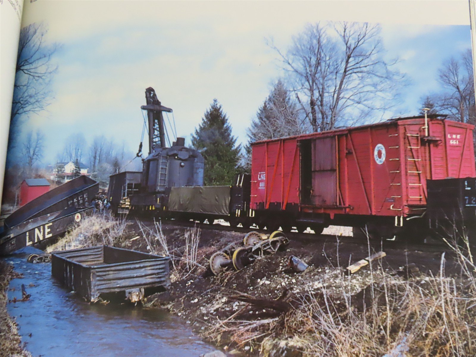 The Lehigh & New England Railroad: A Color Retrospect by Douglas E. Lilly ©1988