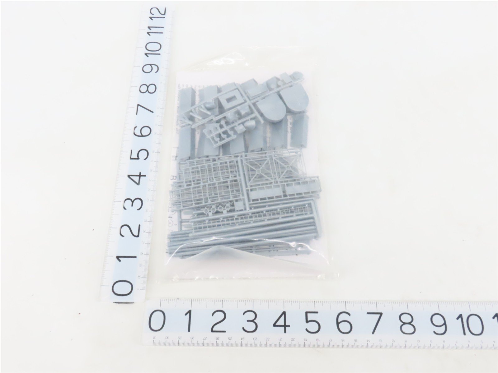HO Scale Rix Products 628-0407 Grain Elevator Building Kit