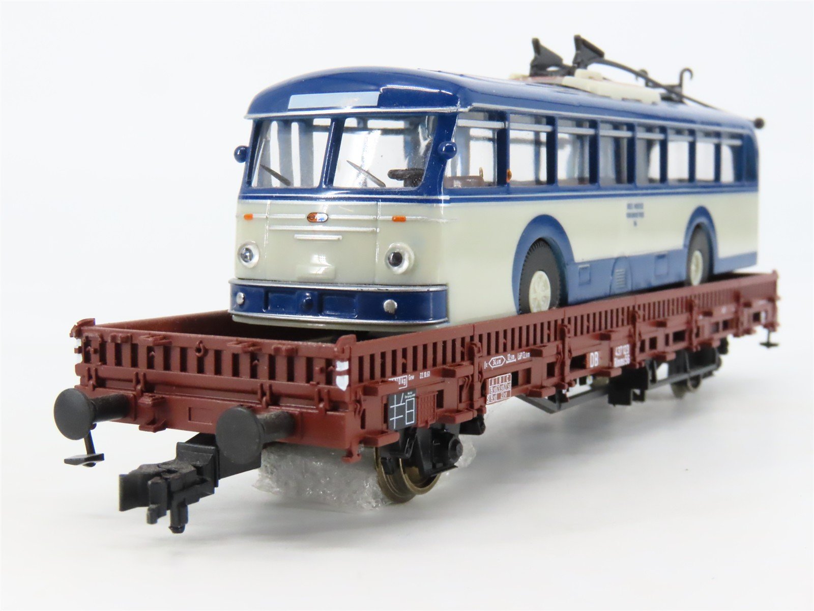 HO Scale Roco 66034 DB Deutsche Bahn Railway Flat Car w/ Bus Load 2-Pack