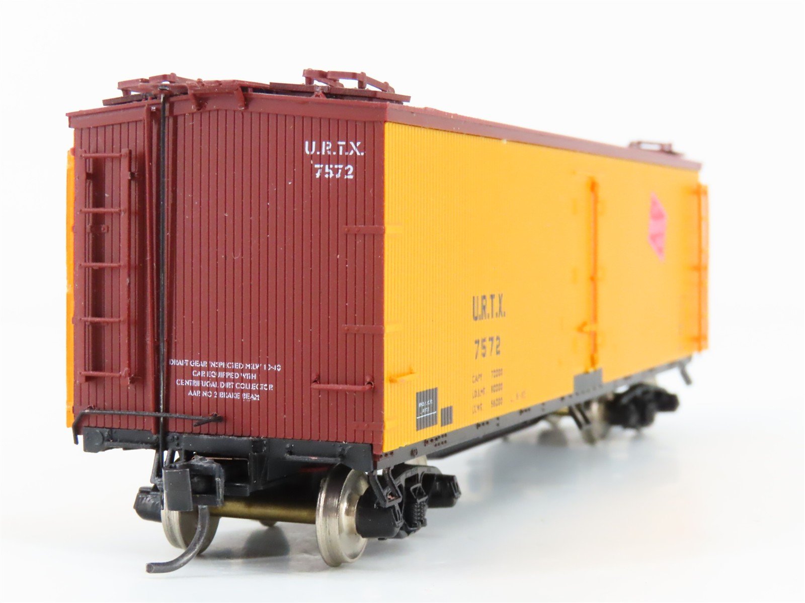 HO Scale Branchline 1213 URTX/Milwaukee Road 40' ACF Reefer #7572
