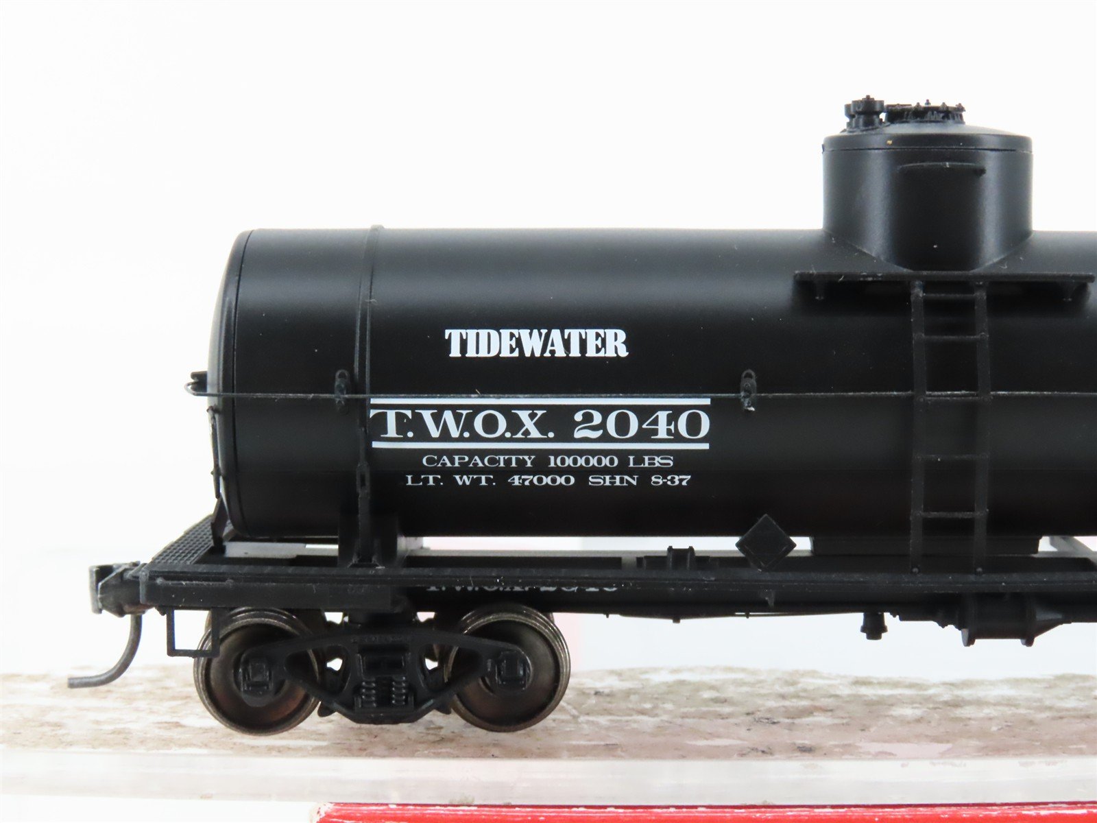 HO Scale Red Caboose RR-33054-06 TWOX Tidewater 10k Gal Tankcar #2040