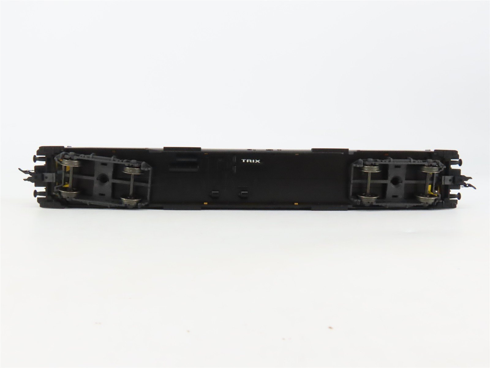 HO Scale Trix 23337 DB Deutsche Bundesbahn Baggage Passenger Car #105 060