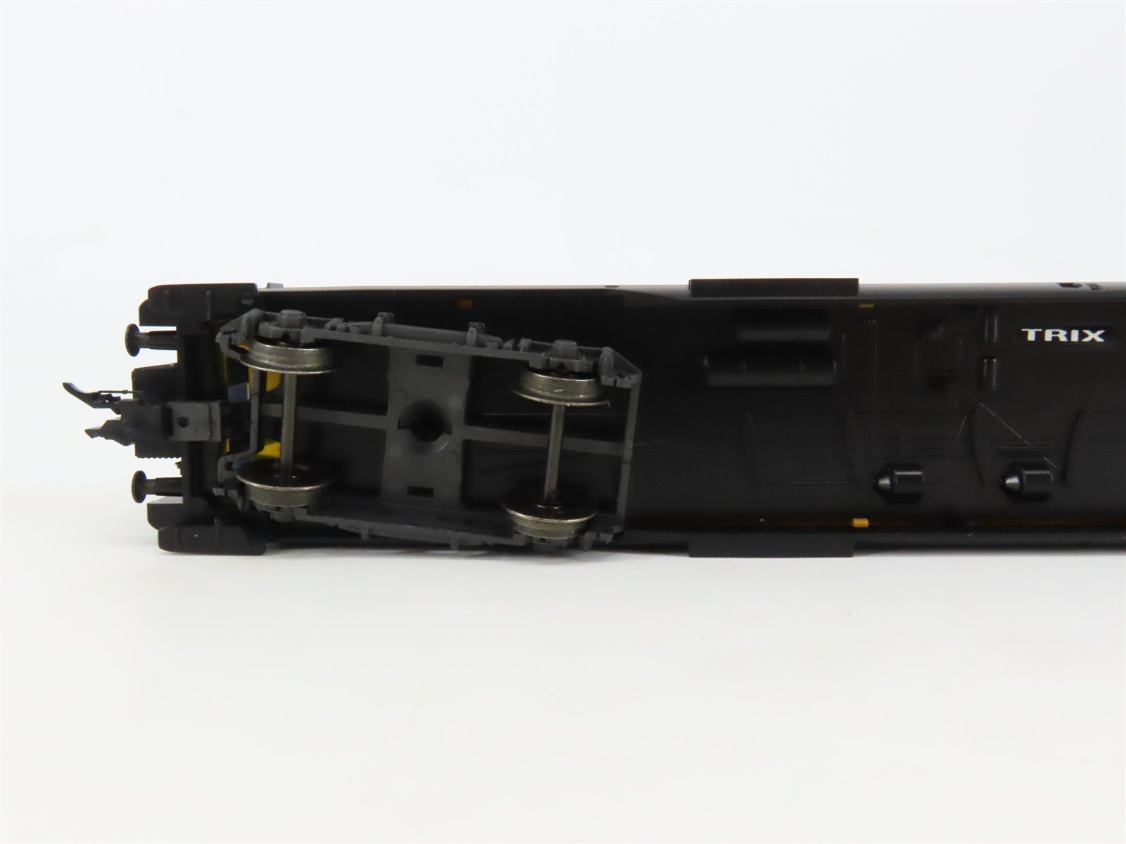 HO Scale Trix 23337 DB Deutsche Bundesbahn Baggage Passenger Car #105 060