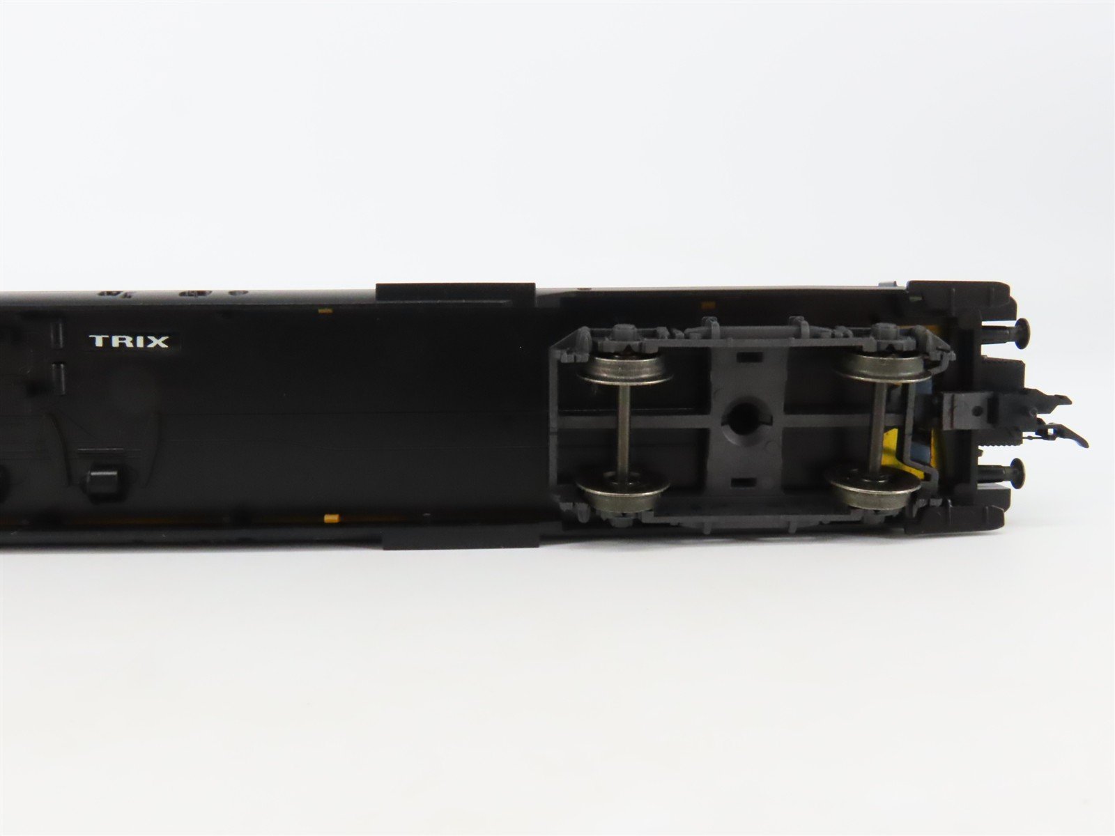 HO Scale Trix 23337 DB Deutsche Bundesbahn Baggage Passenger Car #105 060
