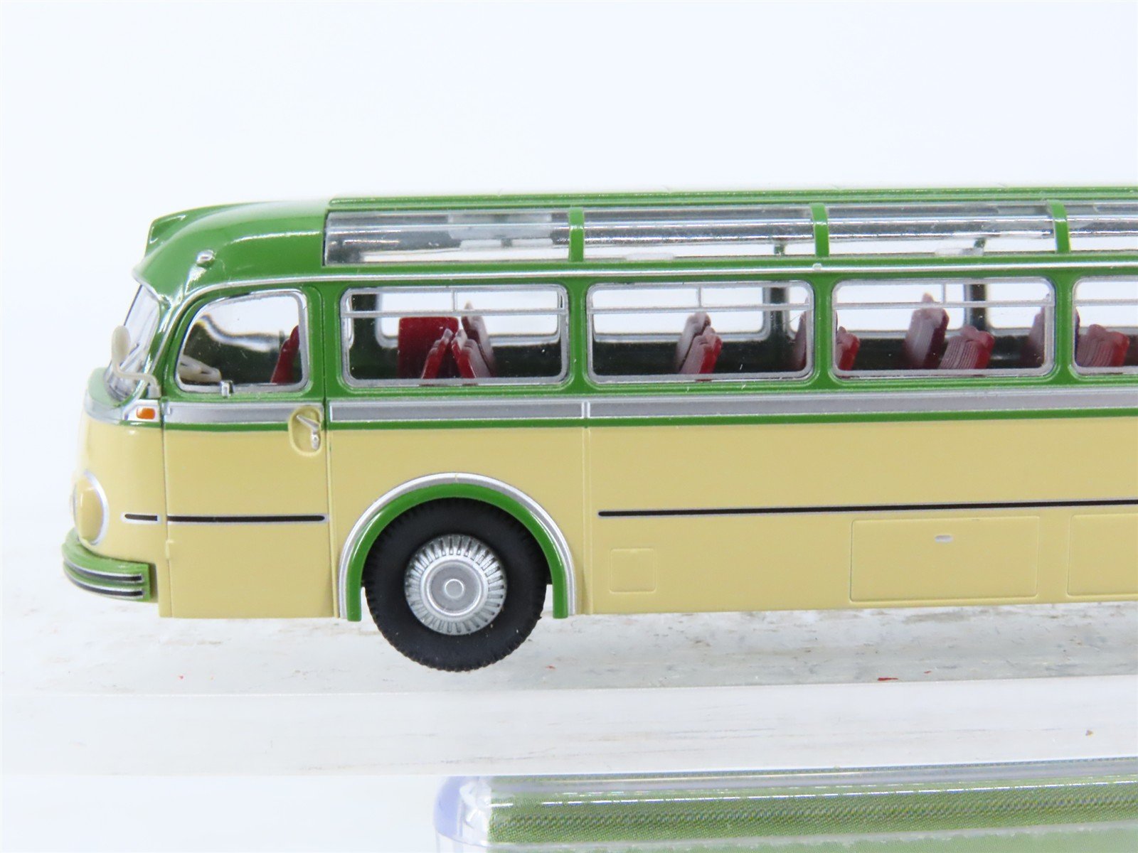 HO 1/87 Scale BREKINA Automodelle 50502 Mercedes-Benz 0 6600 H Reisebus 1951-58