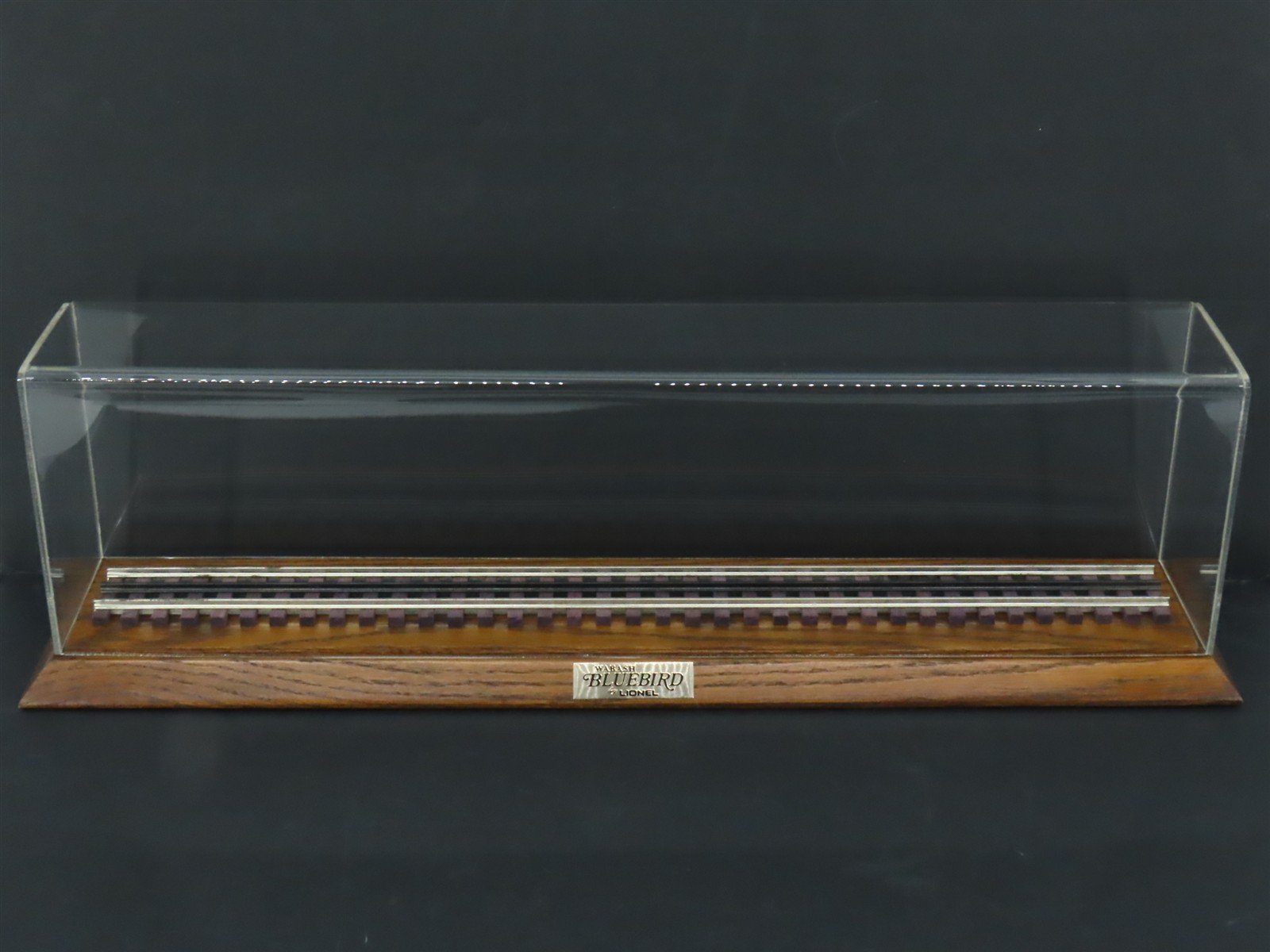 O Gauge 3-Rail Inside Track Company Oak & Acrylic Display Case 23