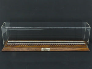 O Gauge 3-Rail Inside Track Company Oak & Acrylic Display Case 23