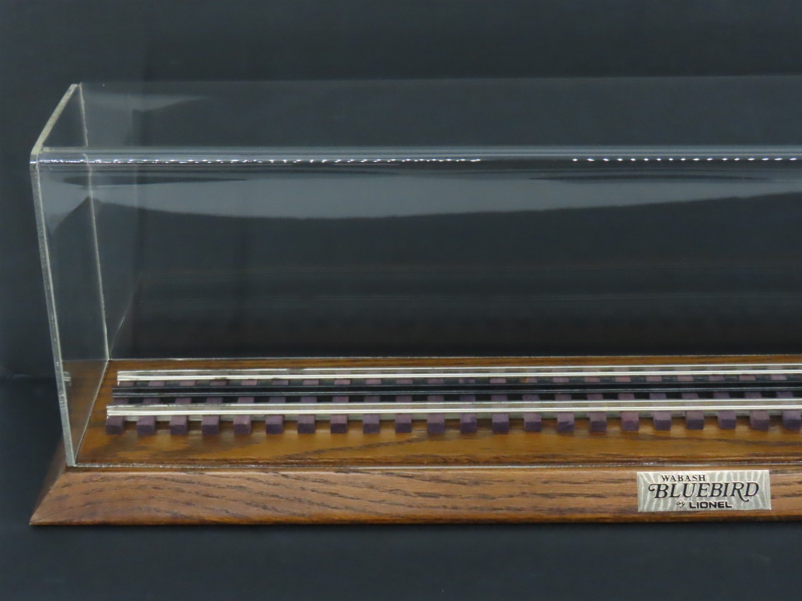 O Gauge 3-Rail Inside Track Company Oak & Acrylic Display Case 23